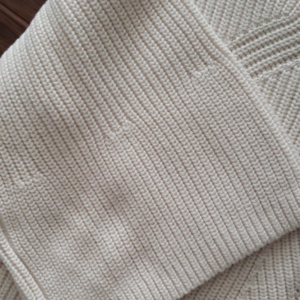 Sweater - Picture 3 of 4